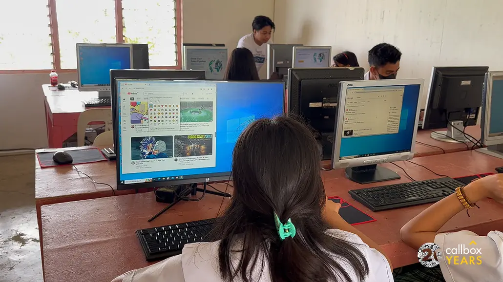 Learners trying out the new PC Units